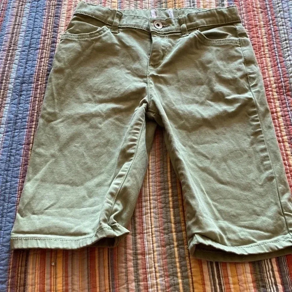 Childrens Place Twill Shorts and Tank Top - Picture 2 of 7